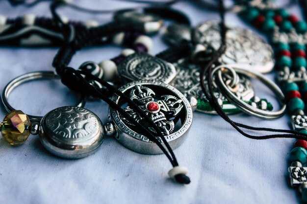 Ottoman Filigree Master: Signature motifs, craftsmanship indicators, and price range