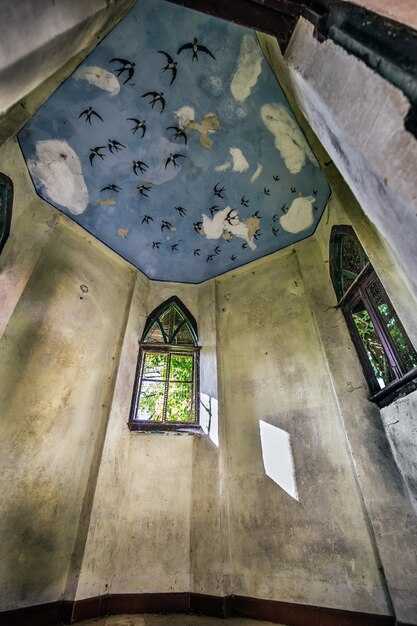 Ticketing, opening hours, and the optimal day to visit with shorter queues