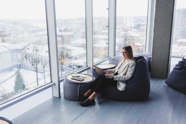 Work-friendly features: Wi‑Fi, power, desks, and quiet zones