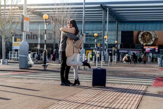 Proximity to the airport: distance, shuttle service, and transfer times
