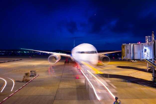 Ground-level orientation: reading terminal maps for arrivals and departures