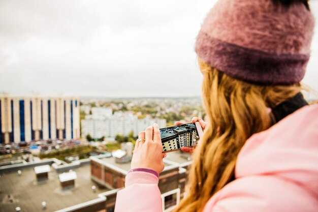 On-site amenities: lounges, dining, shops, Wi-Fi, charging points