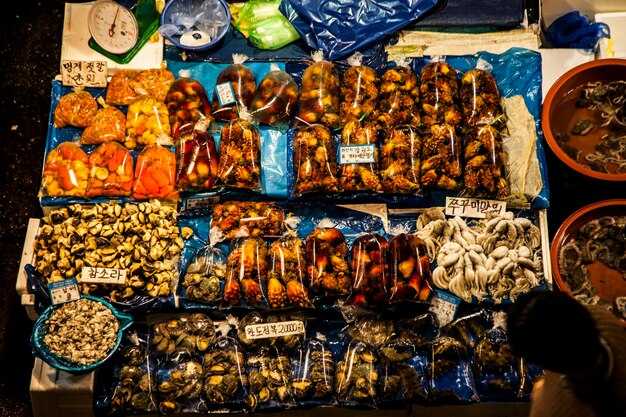 Midye Dolma: Mussels with rice, lemon, and spice balance