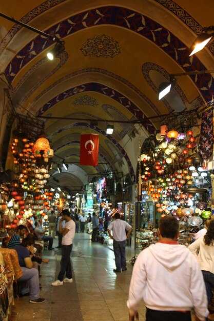 Store Hours and Holiday Variations by Districts