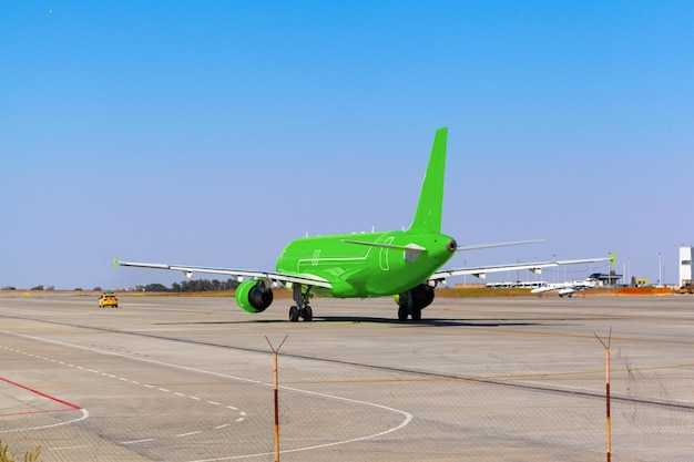 Timeline and Coordination: How the triple landing was synchronized across runways and ATC sectors
