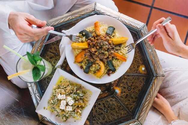 How to fold and eat Lahmacun like a local