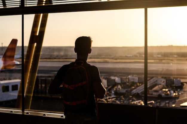 What room types are best for an early flight and what amenities are included?