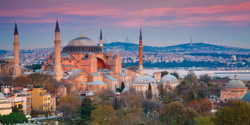 Navigating the Need for a Tour Guide in Istanbul: Insights and Information